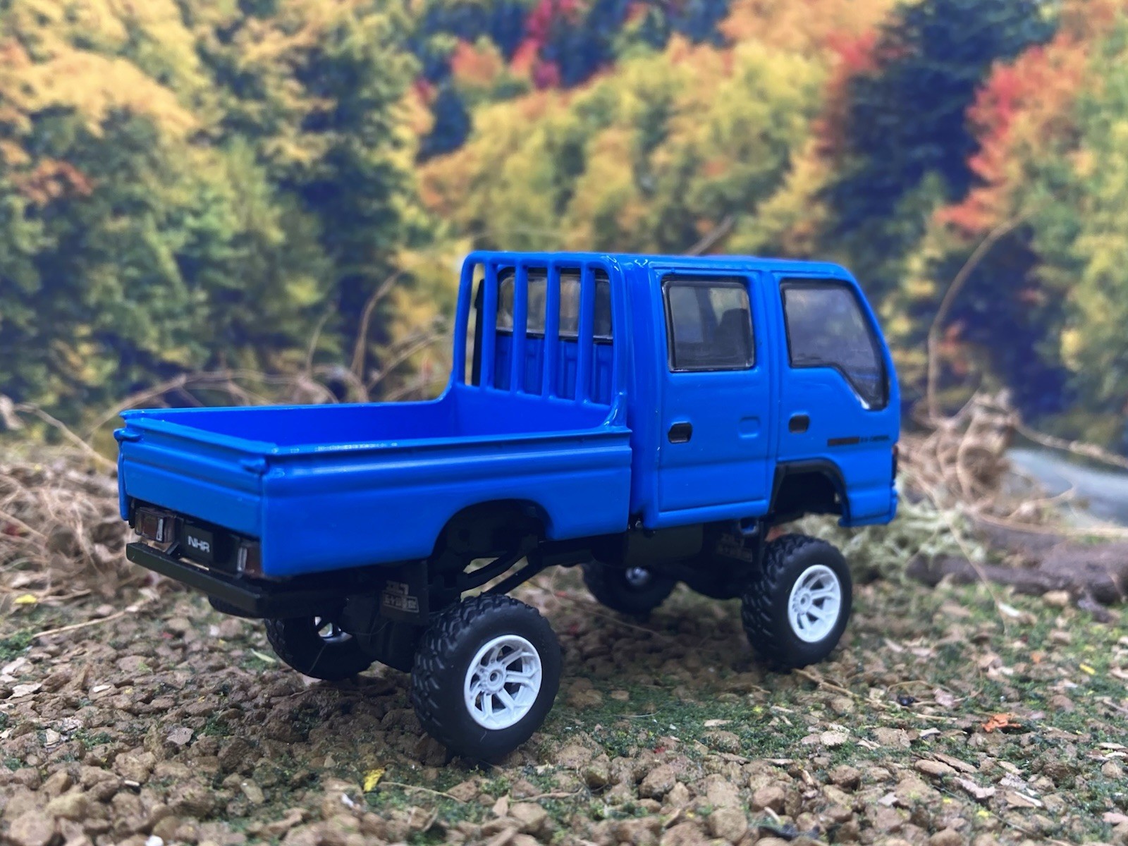Isuzu NHR Lifted 4×4 Pickup Truck 1/64 Scale Massdi Diecast Custom Model1