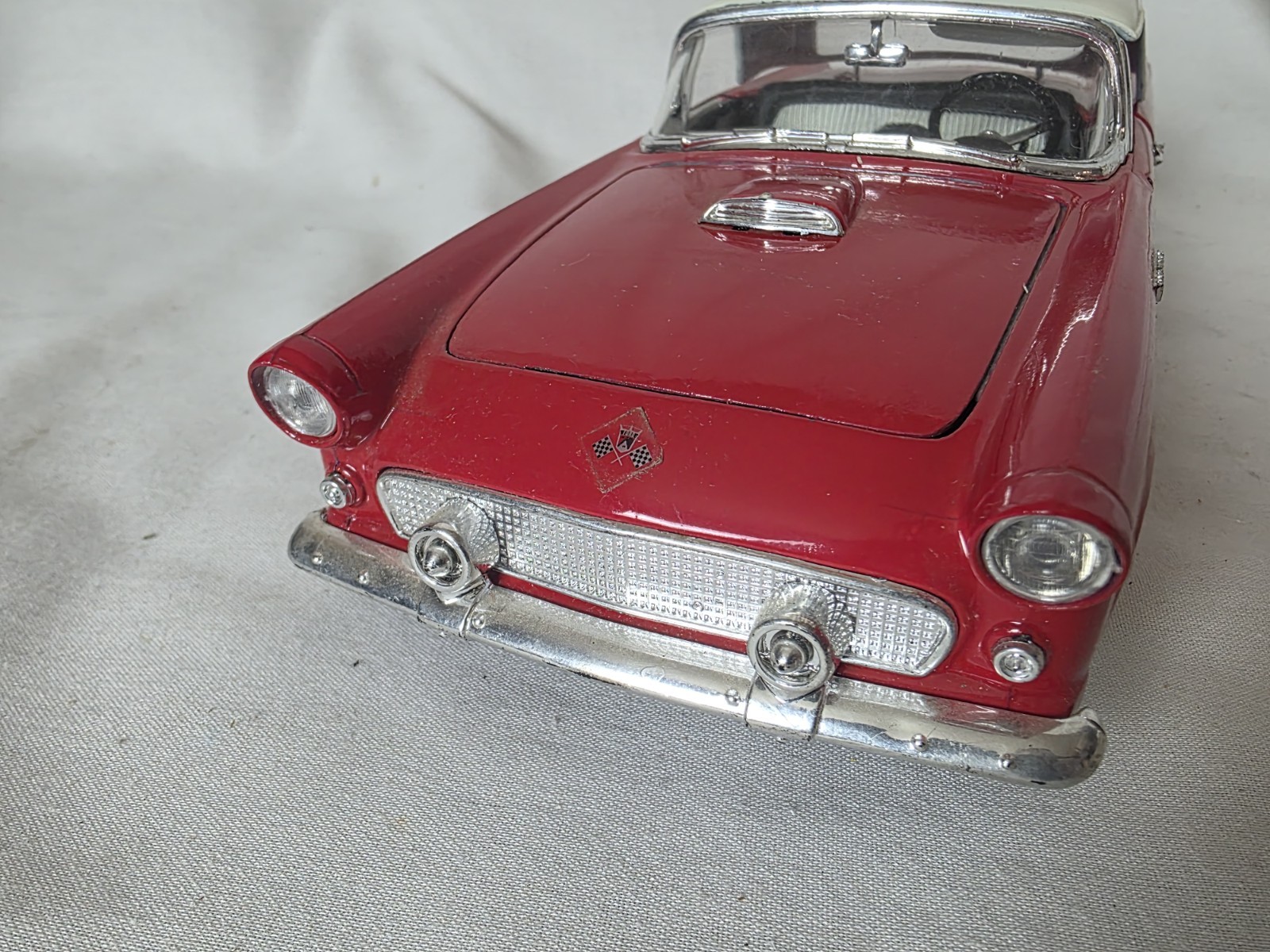 Road Tough – 1:18 Scale 1955 Red Tbird Removable Hard Top Convertible P24