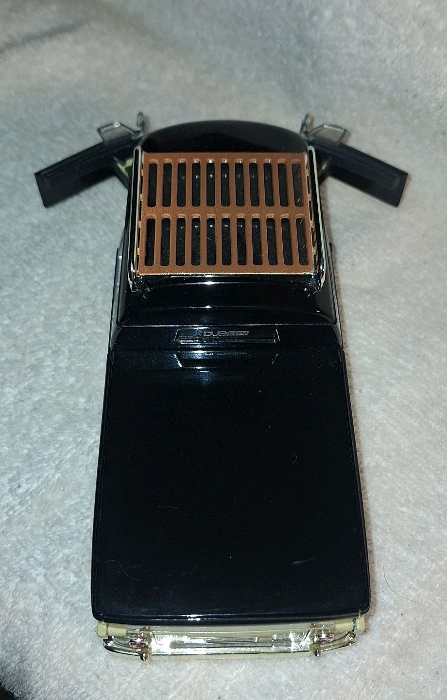 JADA V DUBS 1963 VW BUS PICKUP W RACK 1:24 Black & Tan Volkswagen JADA TOYS