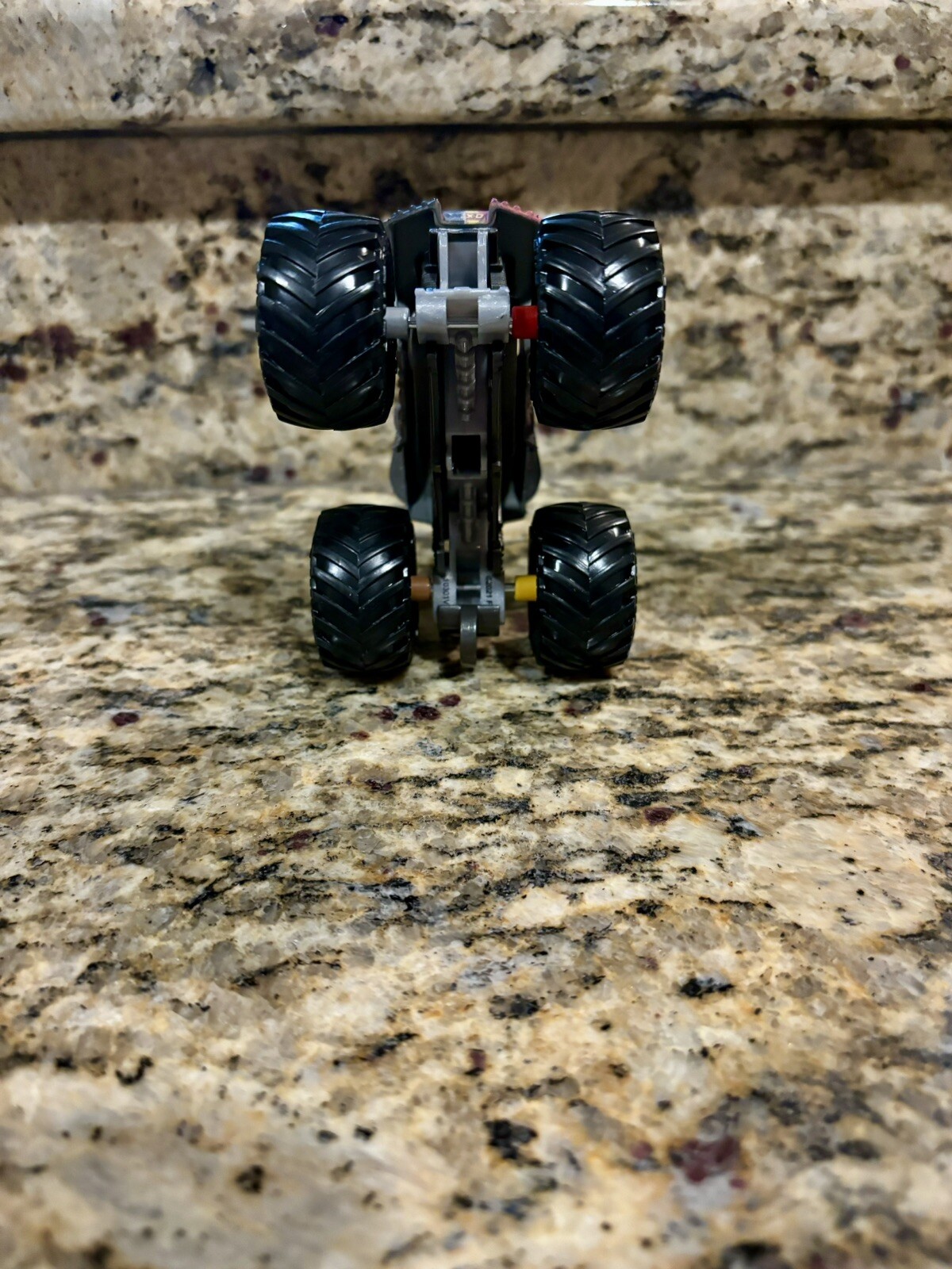 Spin Master Monster Jam MAX D WRECKLESS WHEELIE Truck New 1:64