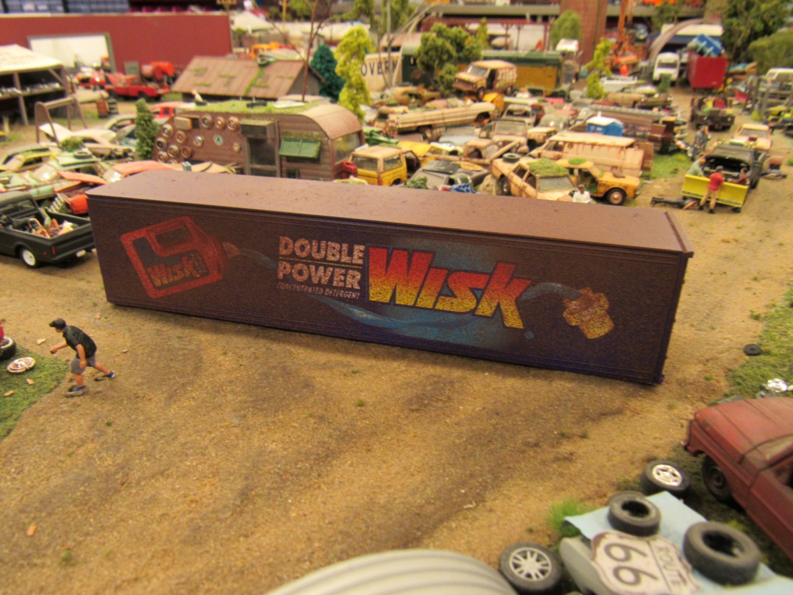 CUSTOM BUILT WEATHERED RUSTY JUNK YARD SEMI TRAILER PARTS CONTAINER 1:64/ WISK