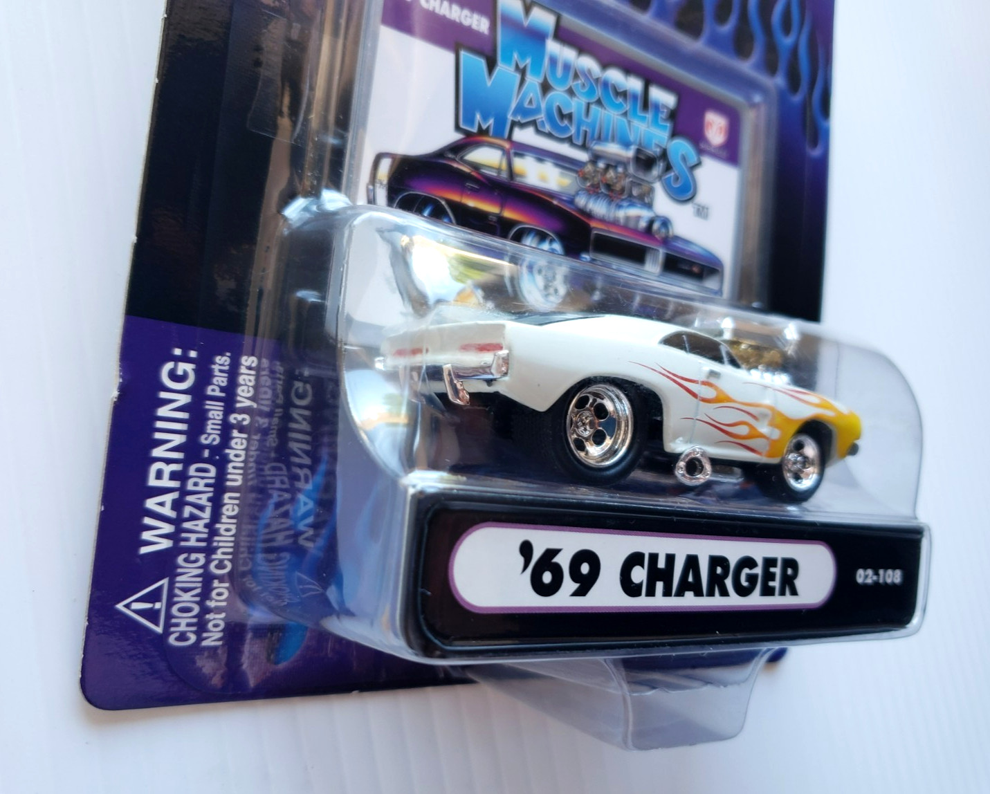 2002 Muscle Machines ’69 DODGE CHARGE White Opened Engine 1:64 #02-108 5SP MOC!