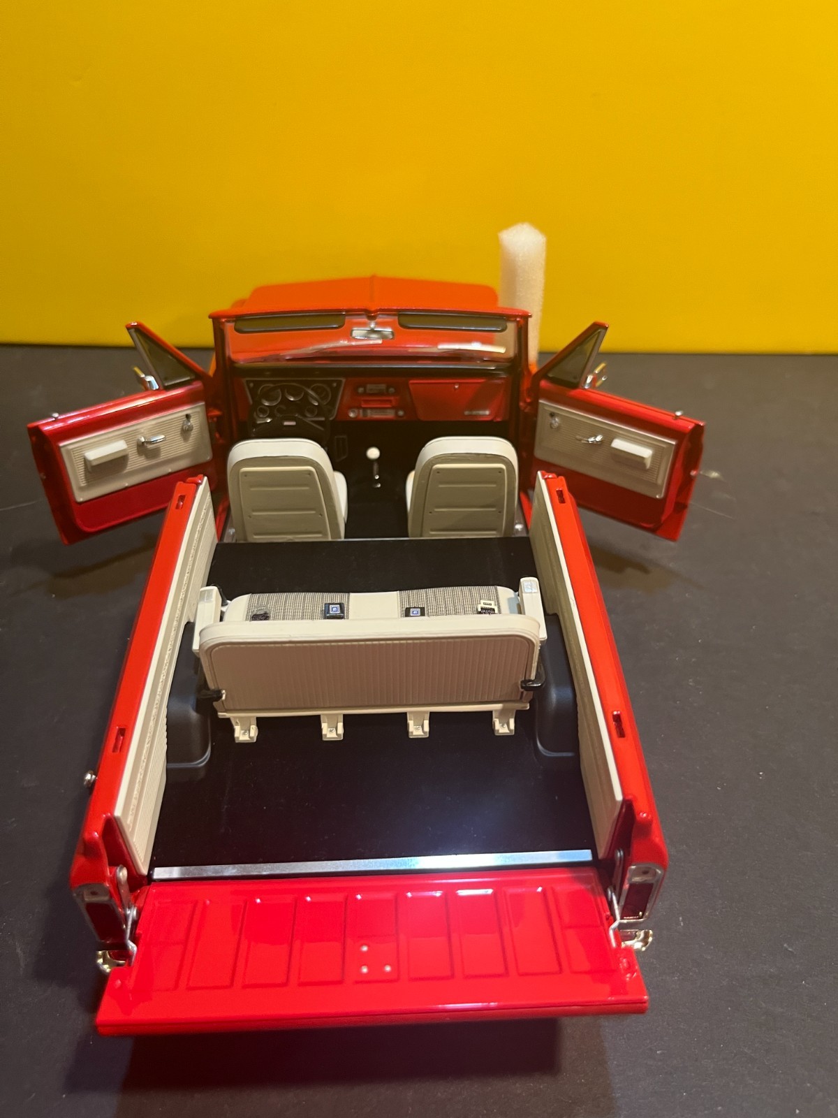 1/18 ACME 1970 GMC JIMMY LOWERD TWD RED WITH WHITE REMOVABLE TOP 1 OF JUST 402