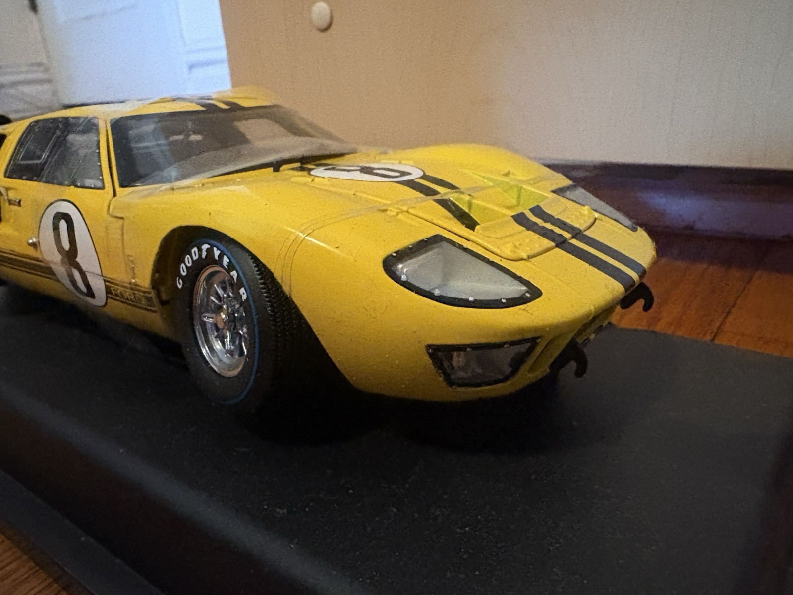 Shelby Collectibles 1:18 Ford GT40 MKII #8