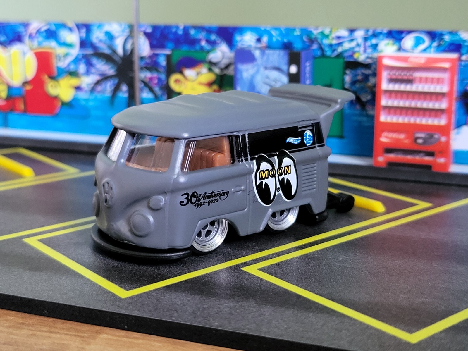 🔥🔥 Hot Wheels Kool Kombi Surf’s Up Moon Eyes Gray 2023 SUPER CUSTOM