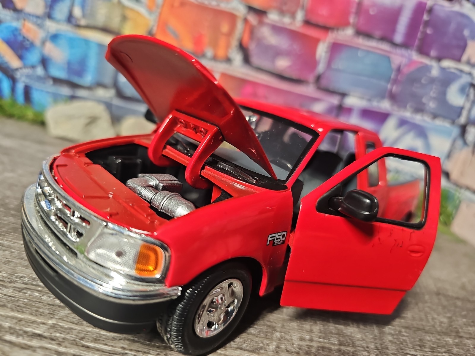 MotorMax 2001 Ford F-150 XLT Flare Side Red 1:24 Diecast Truck NO BOX