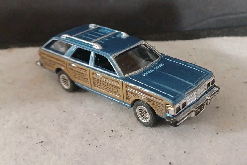 Motor Max American Graffiti 1:64 Scale 1979 Chrysler LeBaron (Rare Blue)
