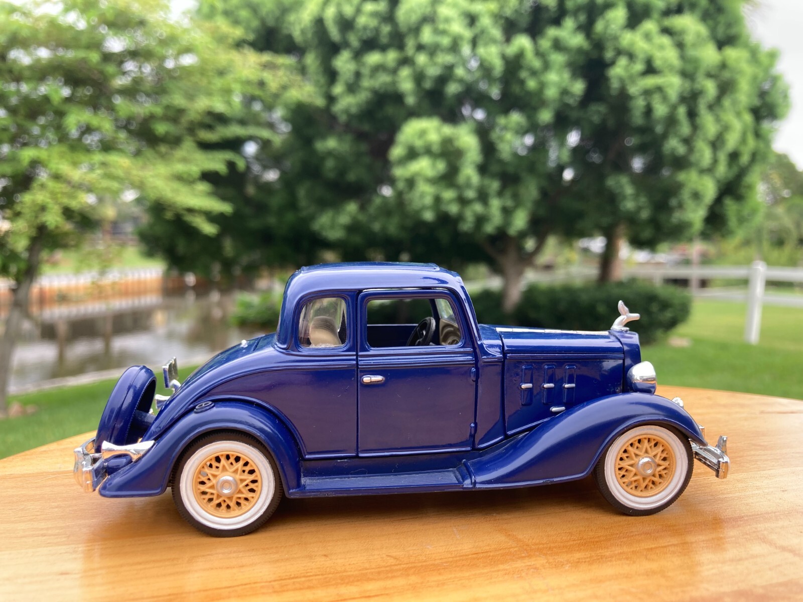 1933 Chevrolet Eagle Two Passenger Five Window Coupe 1:32 Diecast Blue