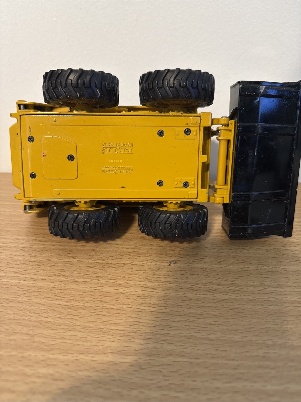 ERTL John Deere 320 Skid Loader VERY HEAVY