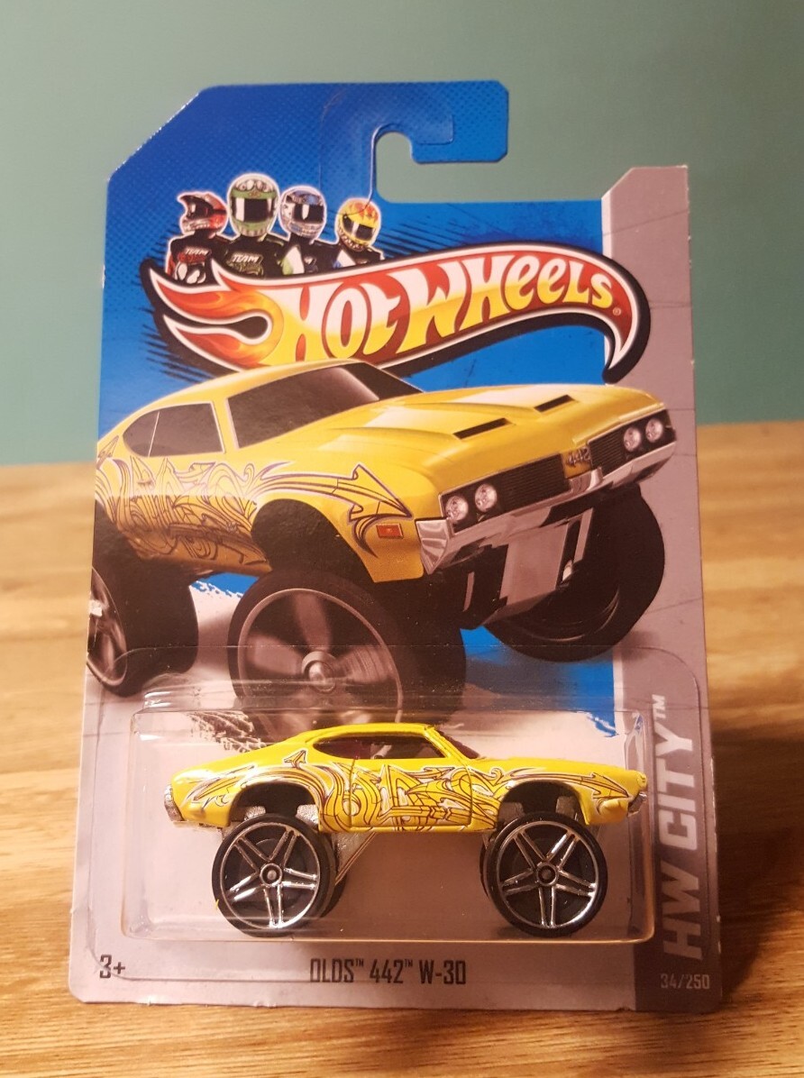 Hot Wheels Olds 442 W-30 4×4 Lifted 1:64 Scale New