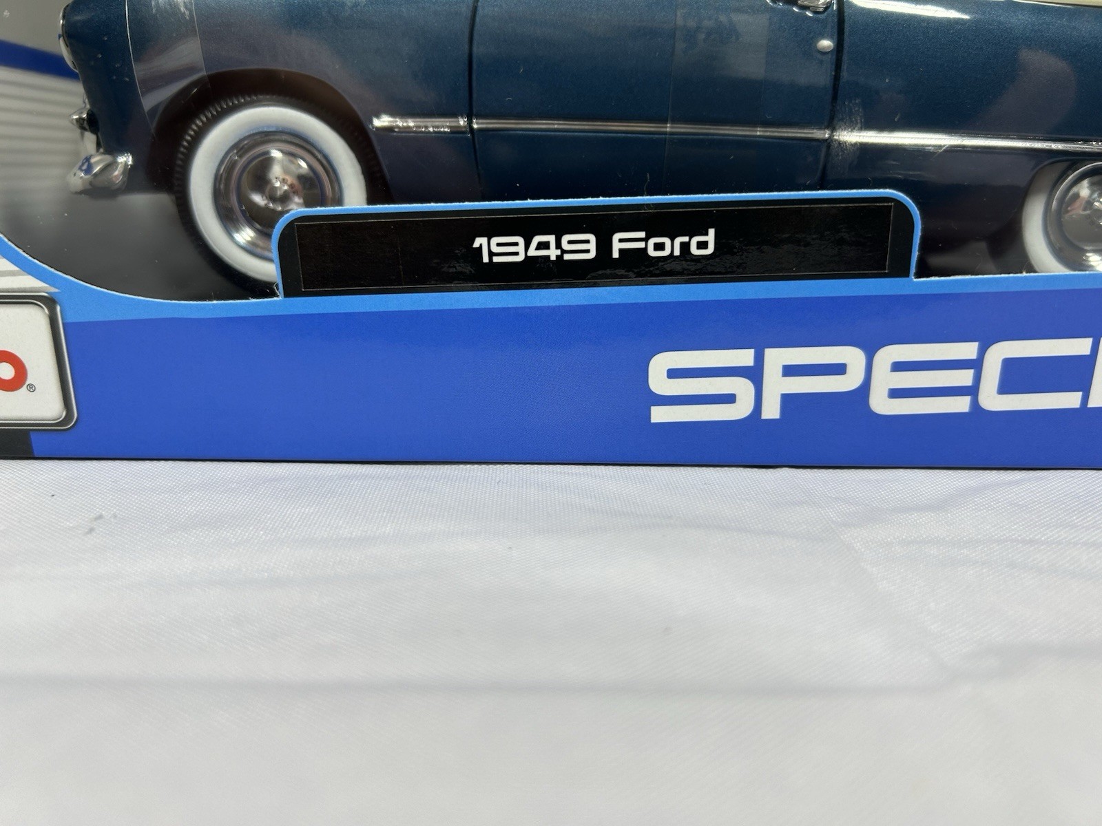 1949 Ford Convertible Blue 1:18 Maisto Exclusive Style Special Edition