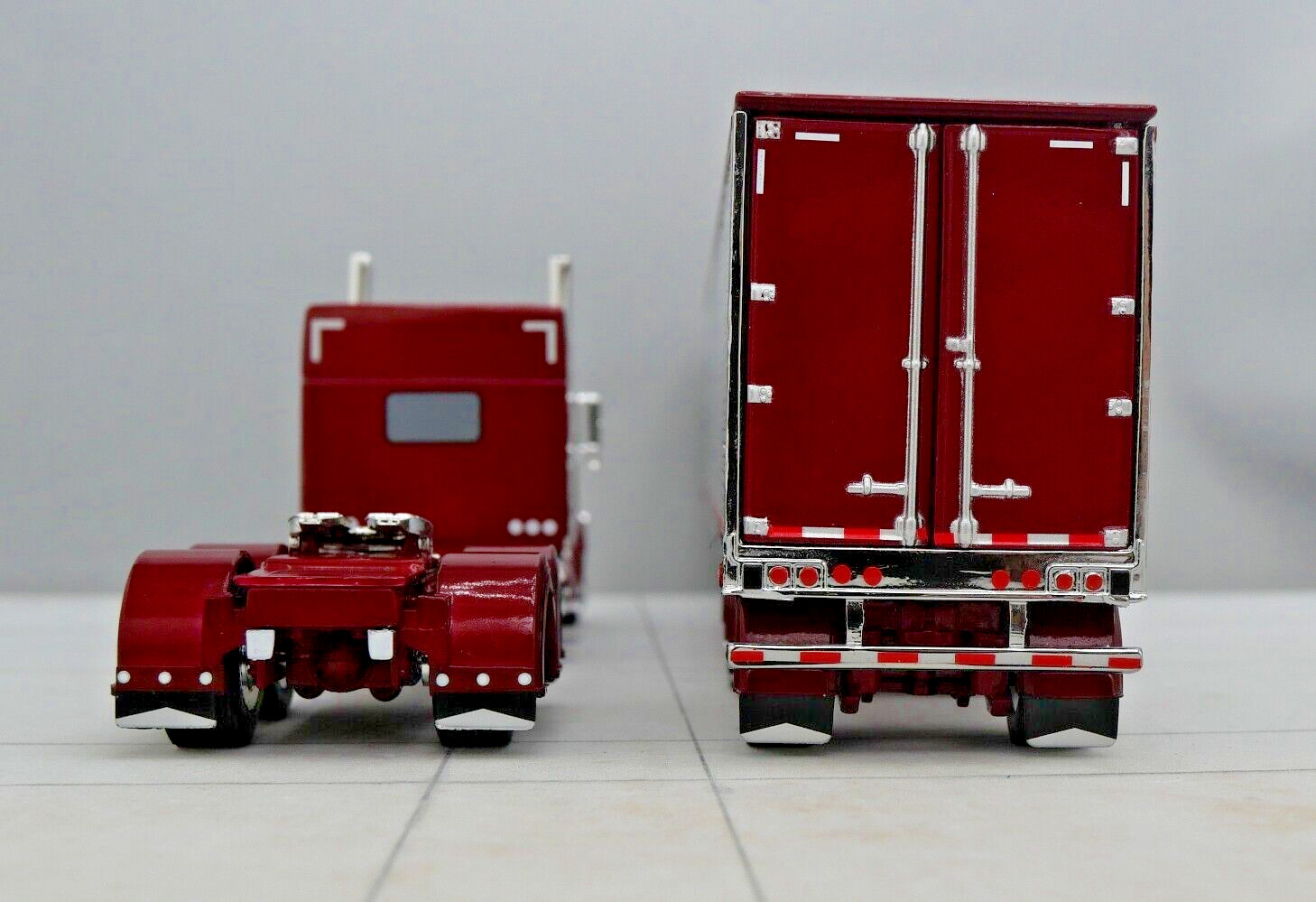 DCP 1/64 Maroon Red Chrome Peterbilt 389 Utility Refrigerated Trailer 60-1734