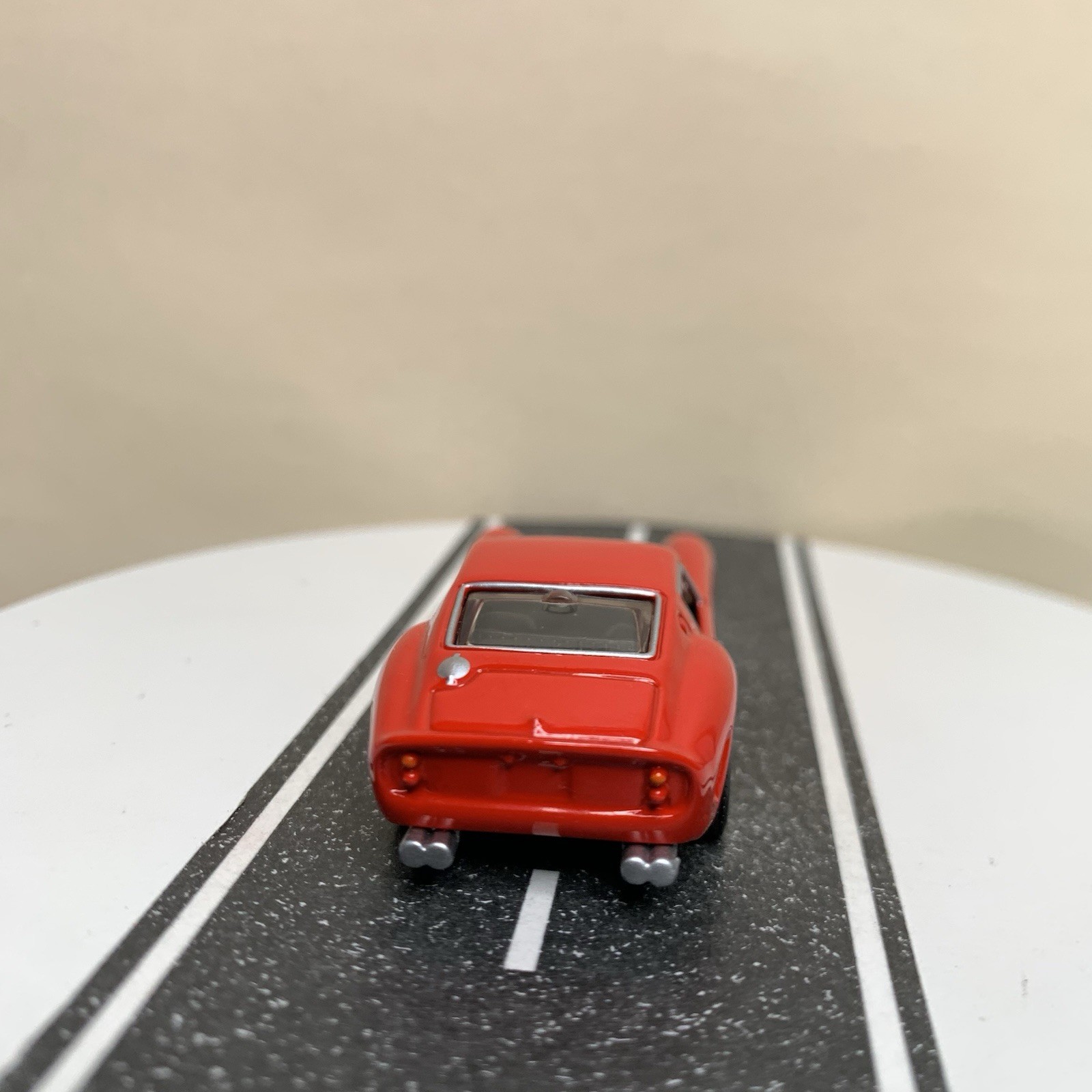 2005 Hot Wheels 100% Oil Can Showcase Series 1962 Ferrari 250 GTO Red 1:64 NM