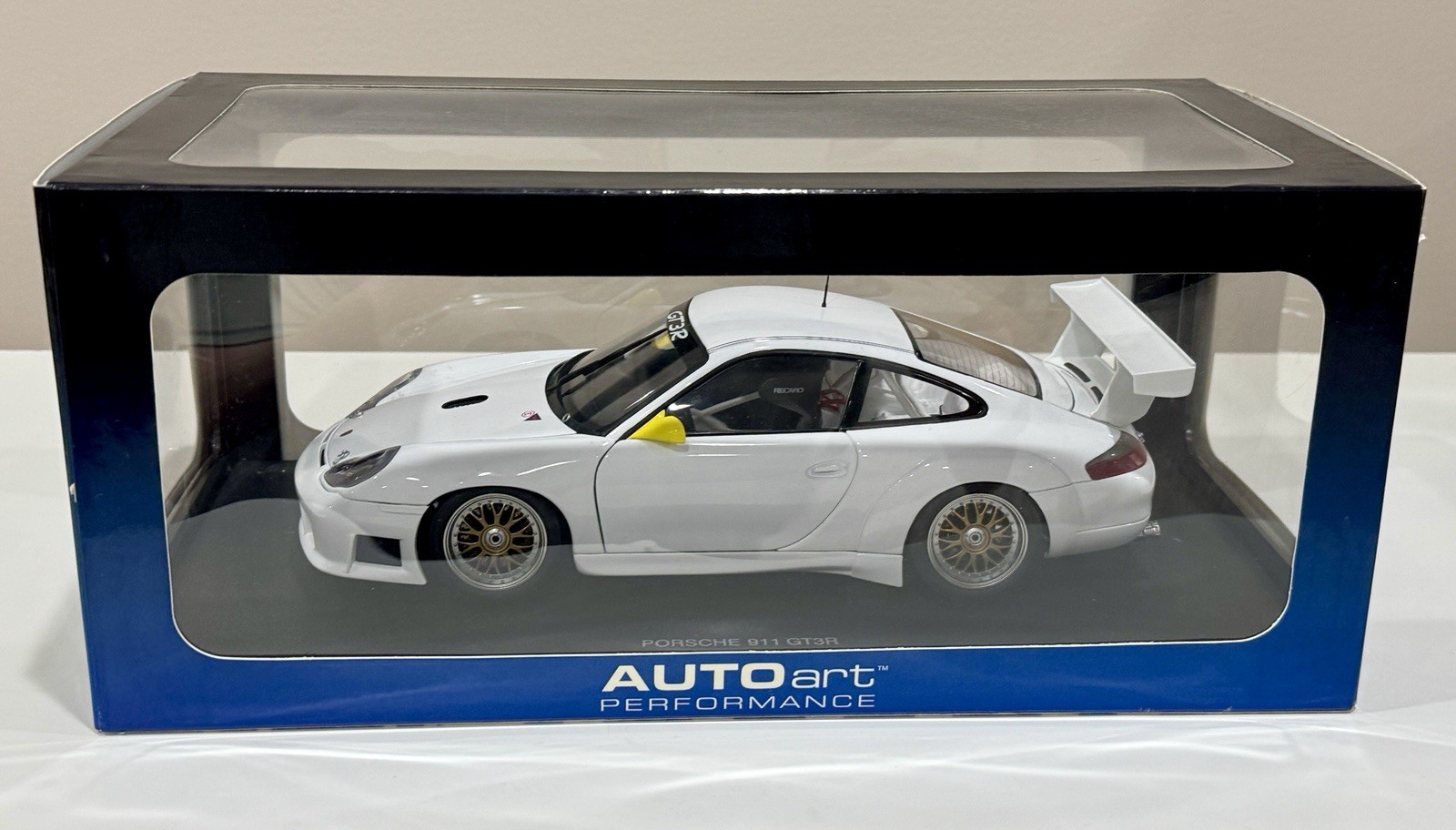 1/18 Scale AutoArt – Porsche 911 GT3 R 996 White No Decals Diecast with Box