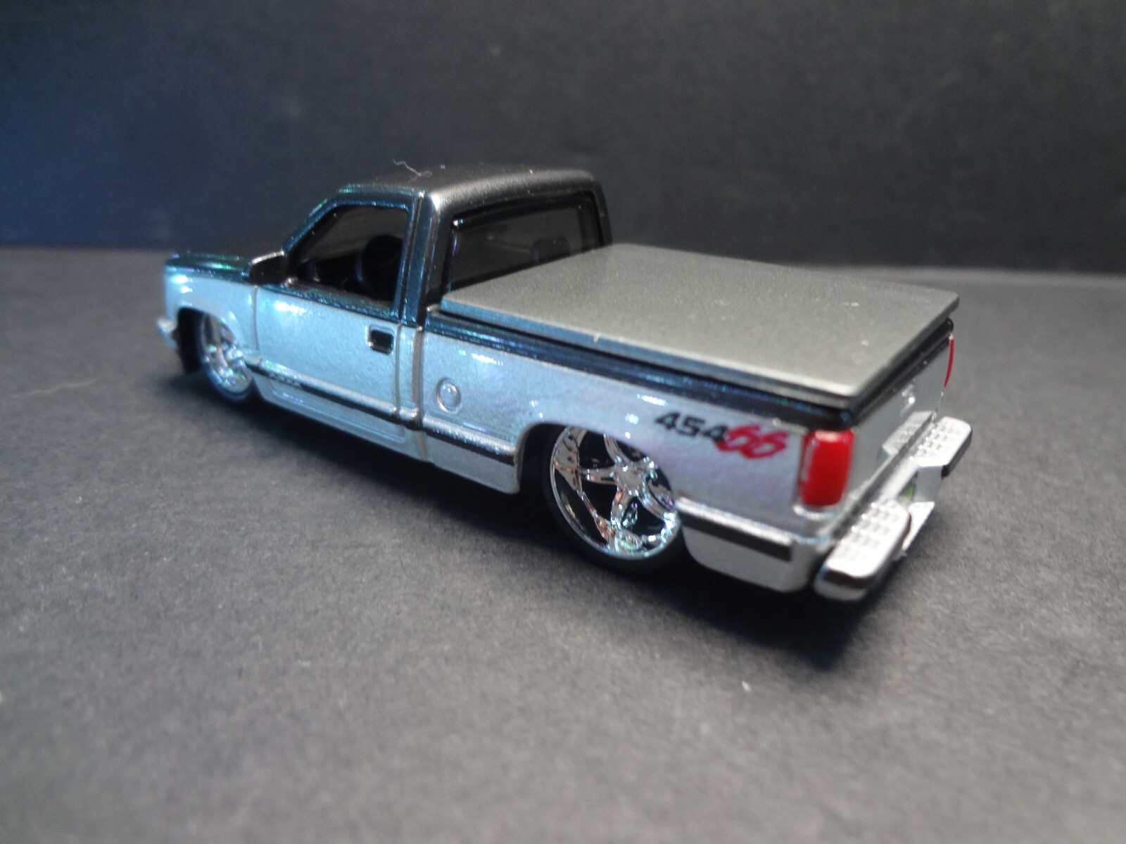MaisTo 1993 Chevrolet 454 SS Pickup Silver – Loose 1:64