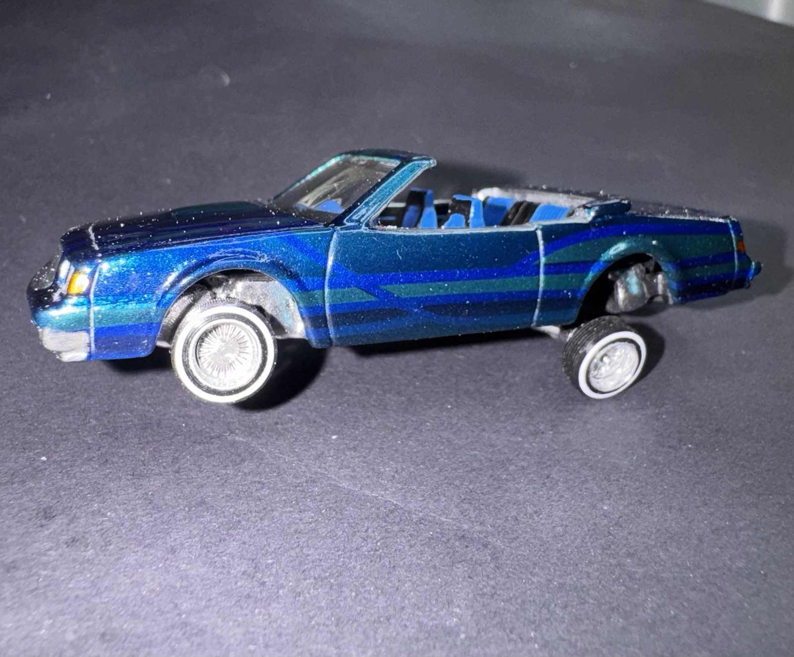 1/64 Lowrider Spoke Wheels With White Wall Tires and 2 Prong Knock Offs “NO CAR”