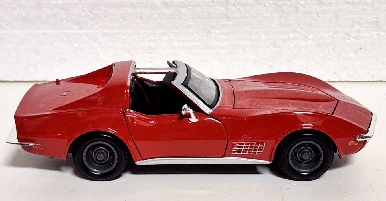 Diecast 1970 Red Chevy Corvette Stingray T-Top 1:24 Scale – Maisto
