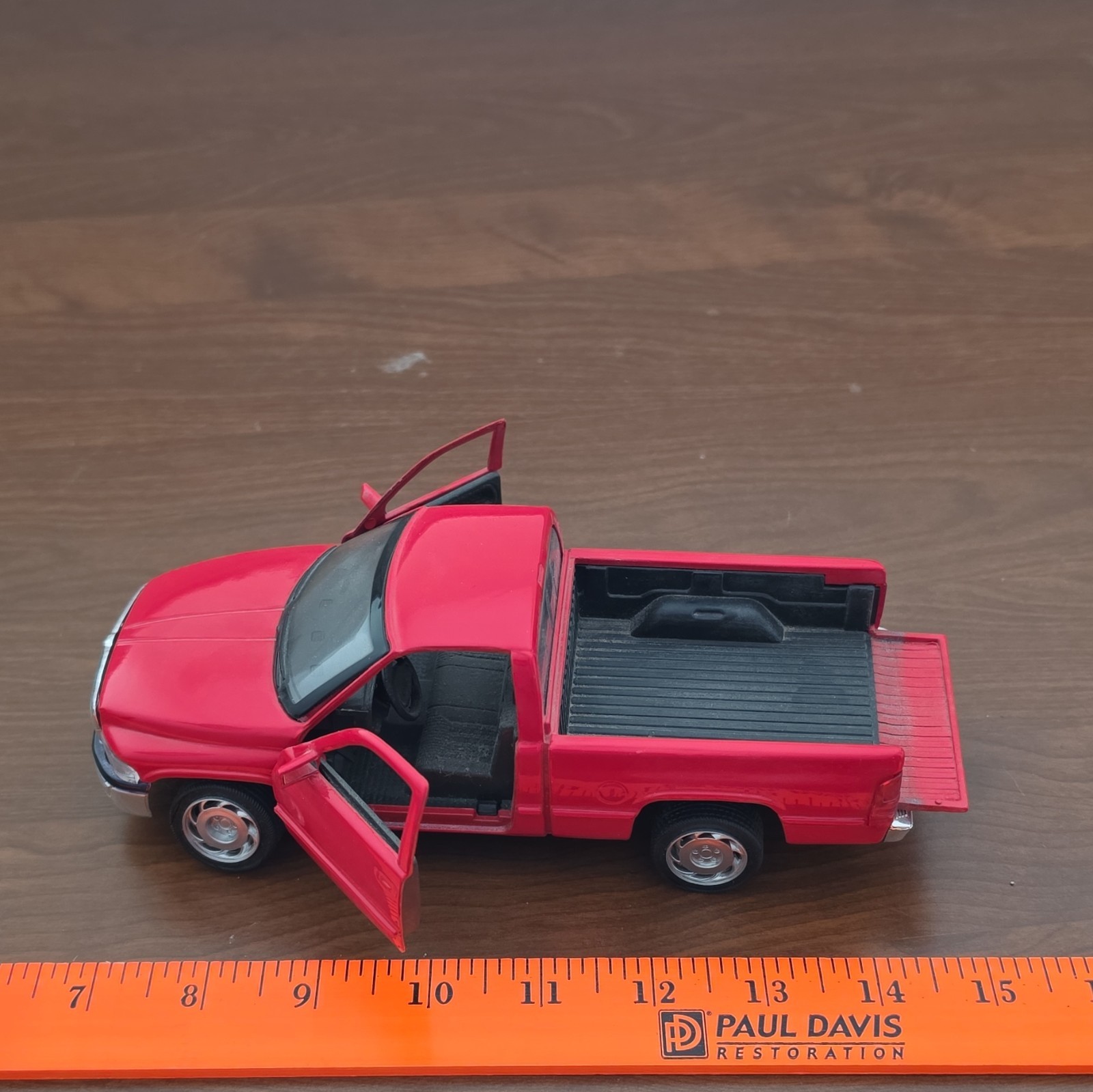 1/46 MAISTO TRUCK 1990’S DODGE RAM 1500 PICKUP TRUCK RED