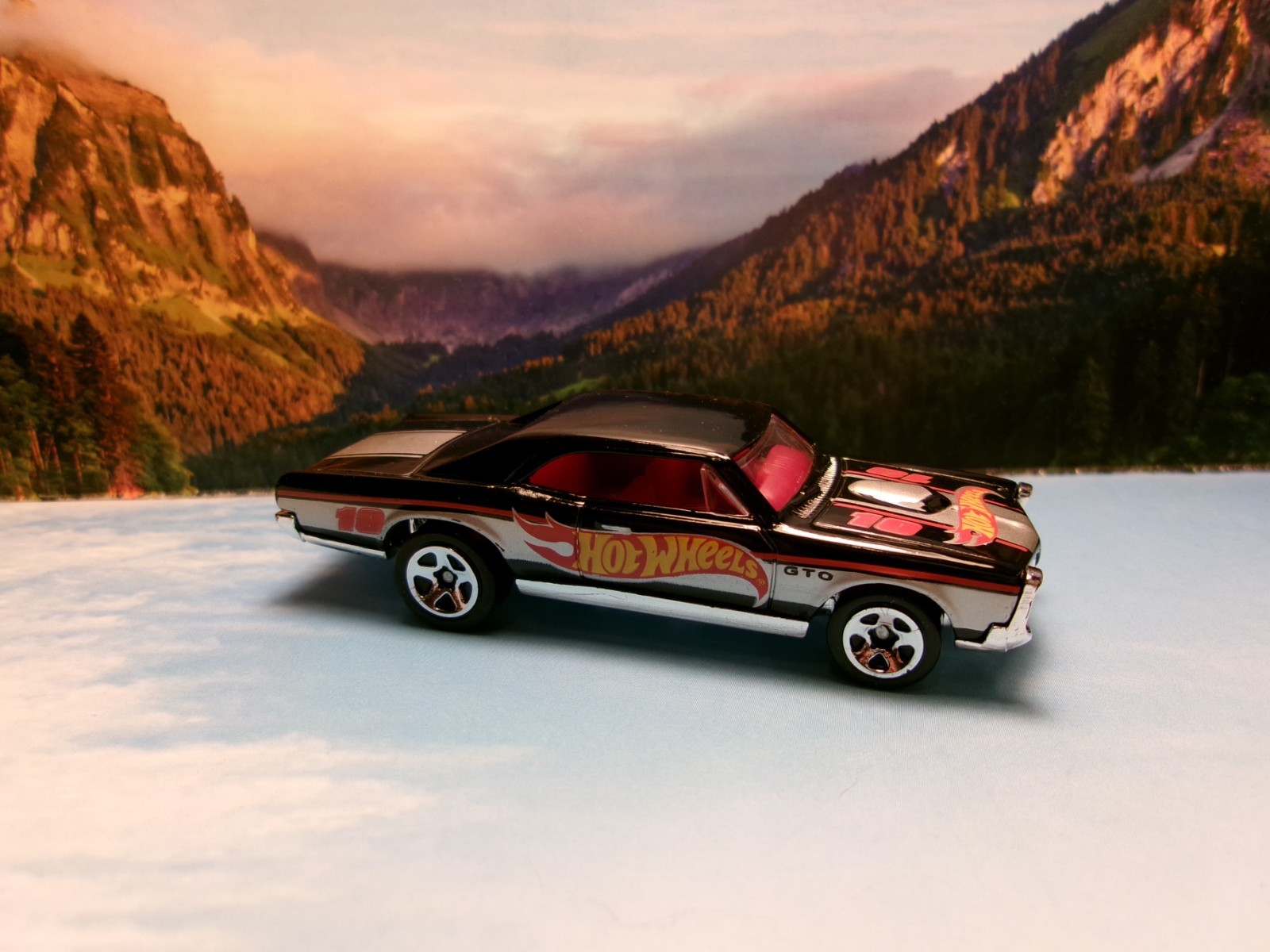 67 PONTIAC GTO 2012 Hot Wheels Racing Series Black