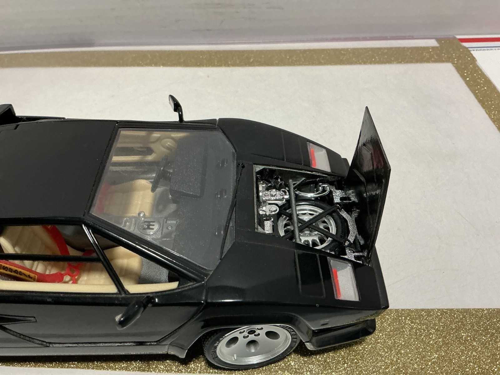 1/18 BURAGO LAMBORGHINI CANTACH 1988 BLACK ON TAN