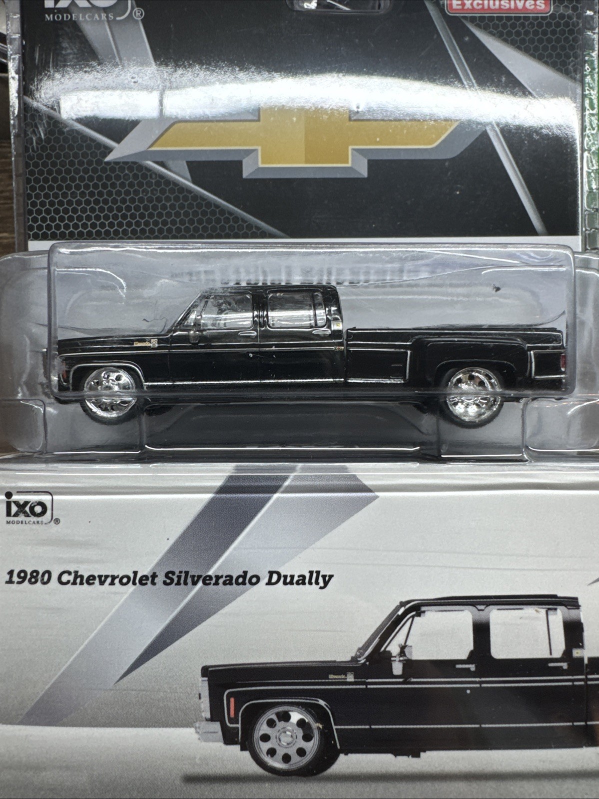 IXO Model 1980 Chevrolet Silverado C30 Crew Cab Dually Lowered – Black
