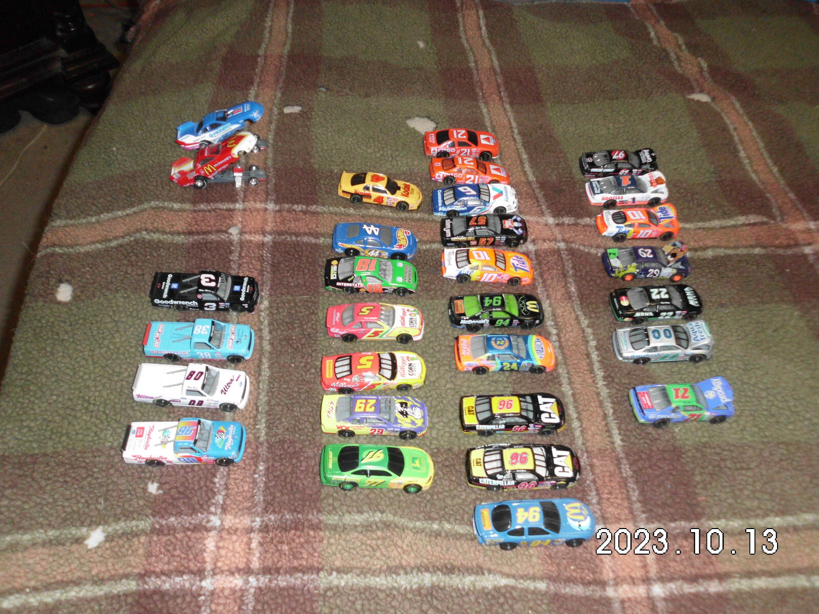 1997 Hot Wheels 100 Car Carry Case 32 Funny Cars / Dragsters / Nascar + Bonus
