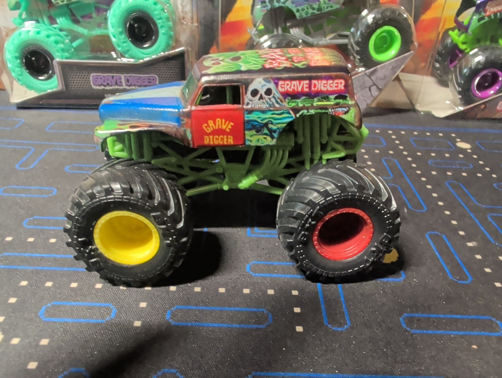 Spin Master Monster Jam PHASED OUT Grave Digger Truck 1:64 Scale