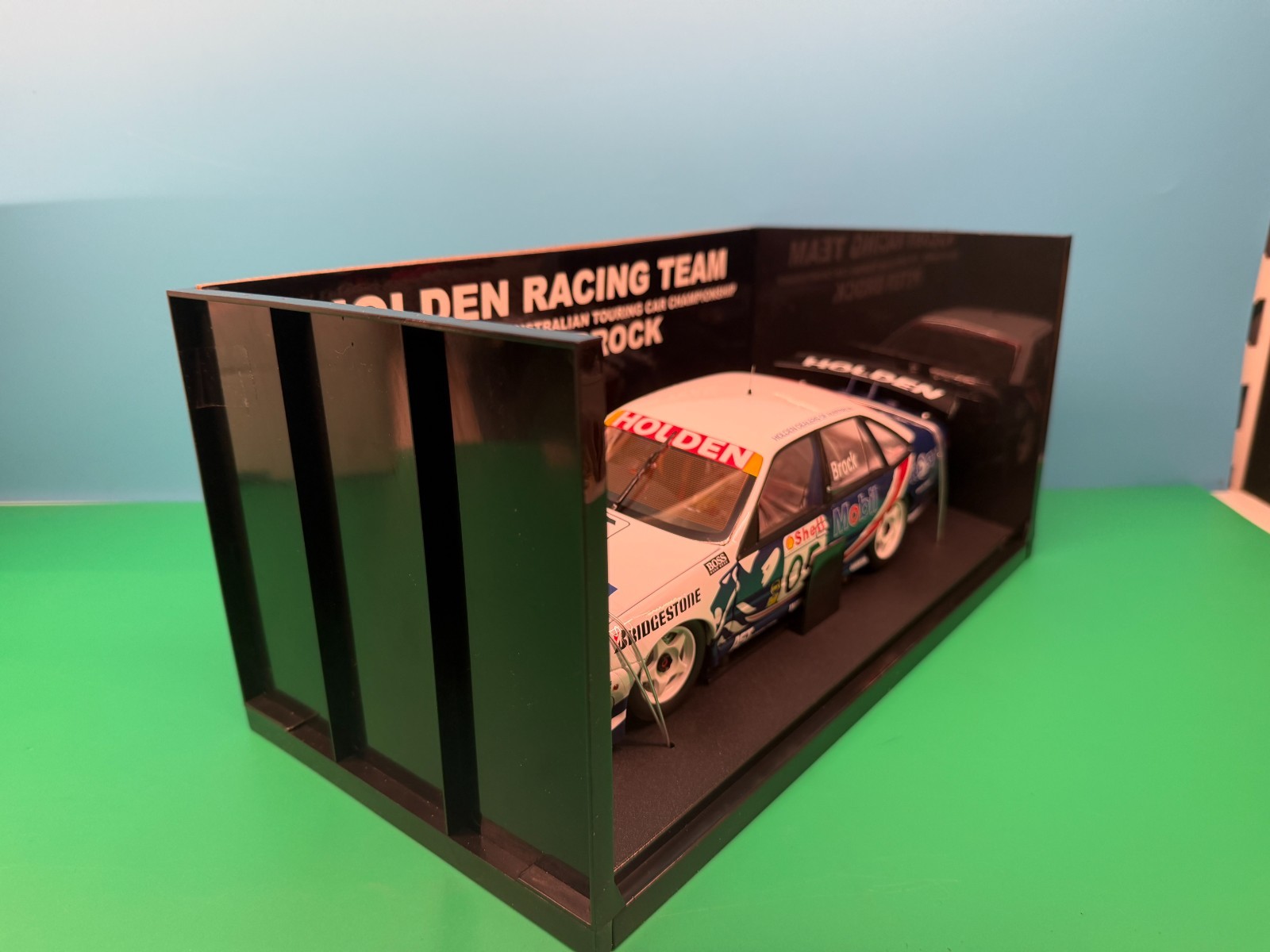 Biante 1:18 Peter Brock Holden VS Commodore HRT 1997 Round 8 Winner #05 COA LE