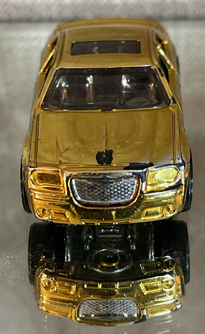 Hot Wheels 2005 DCC Gold Chrysler 300C Hemi Made in Malaysia VGUC