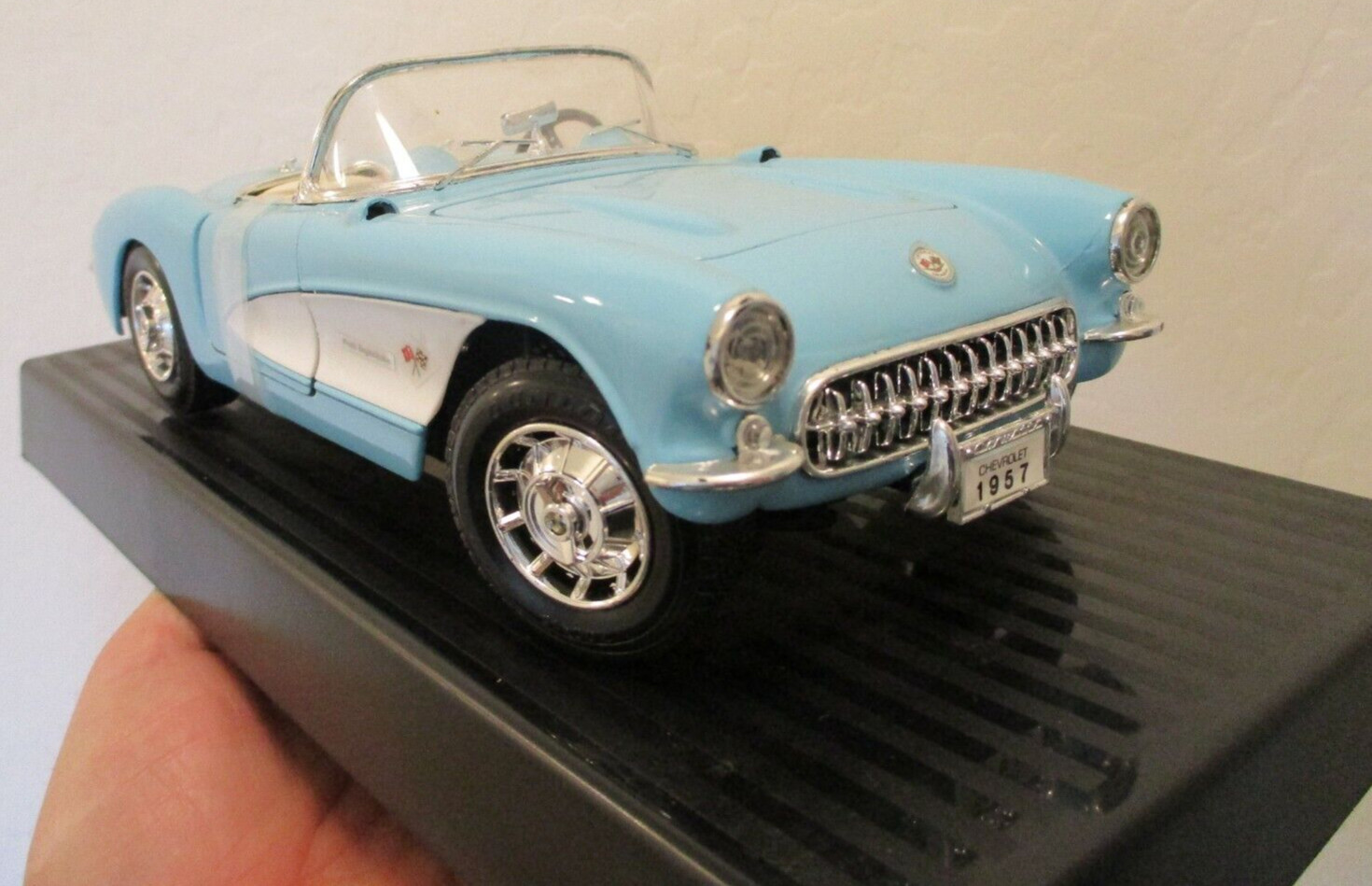 Road Tough Brand 1957 Corvette Light Blue and White 1:18 Diecast Metal W/Box ’57