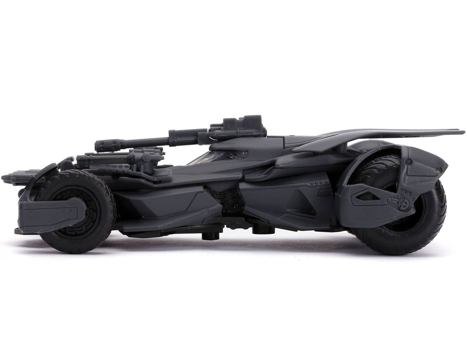 2017 BATMOBILE & DIECAST BATMAN FIGURINE JUSTICE LEAGUE 1/32 DIECAST JADA 31706