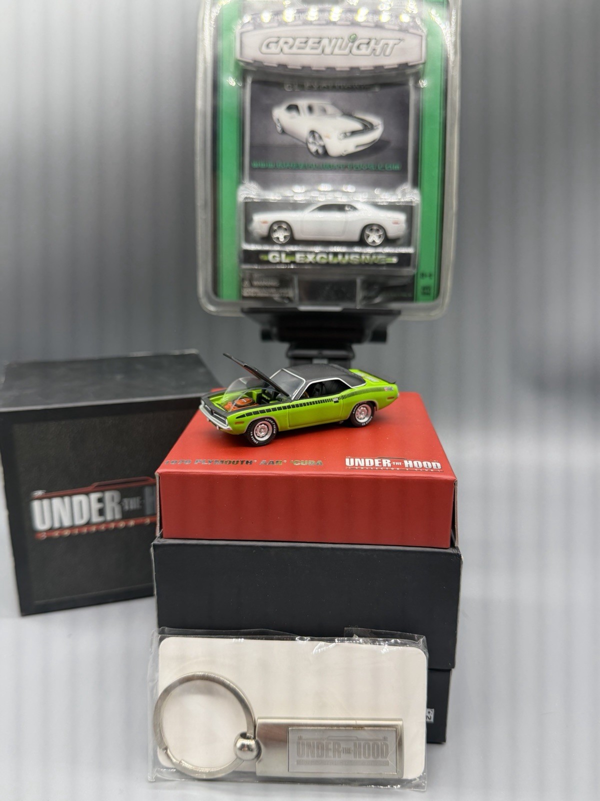 Greenlight Under The Hood Plymouth Cuda W/Uth Keychain+ Other GL Mopar Cars1:64