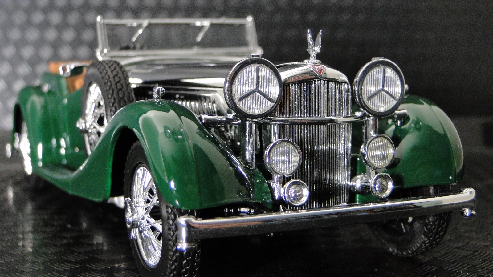 Classic Race Car Racing Racer Carousel SIVR1 18Unique12Metal Diecast Model24