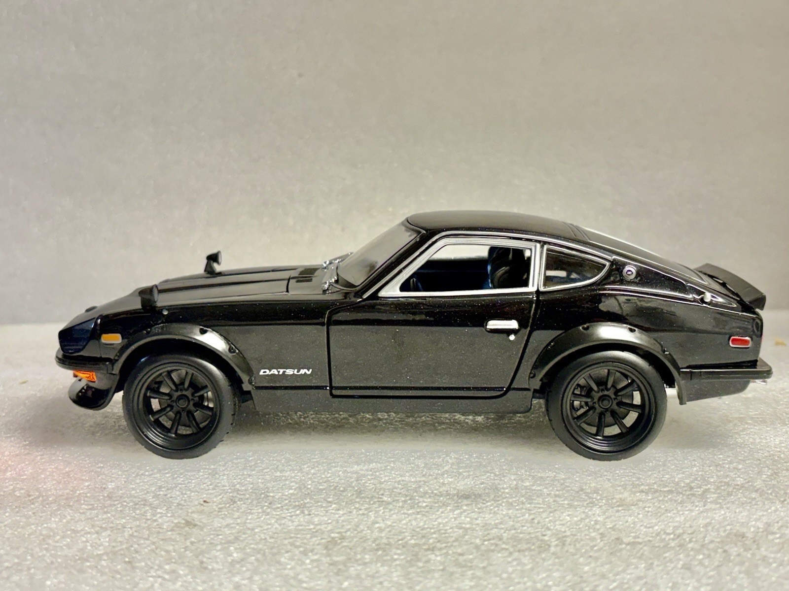 1971 Nissan/Datsun 240Z Fairlady Z JDM Tuning Customized Working LED Lights 1/18