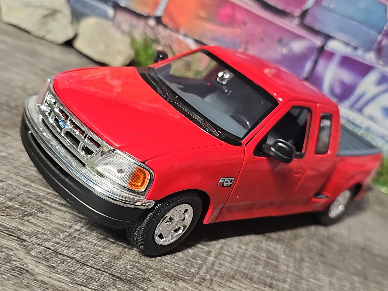 MotorMax 2001 Ford F-150 XLT Flare Side Red 1:24 Diecast Truck NO BOX