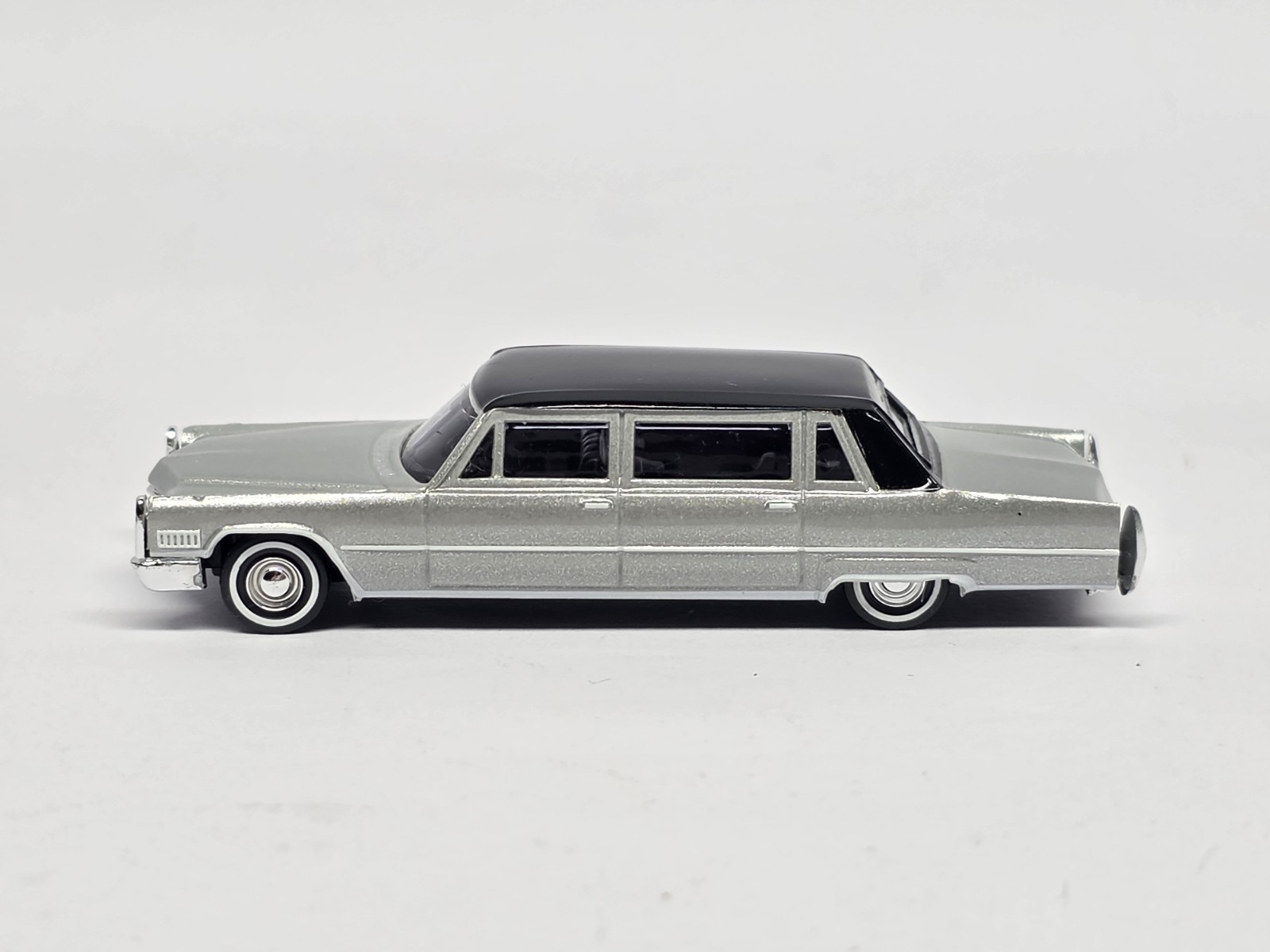 1/87 HO Vehicle Busch Silver/Black Cadillac Limo