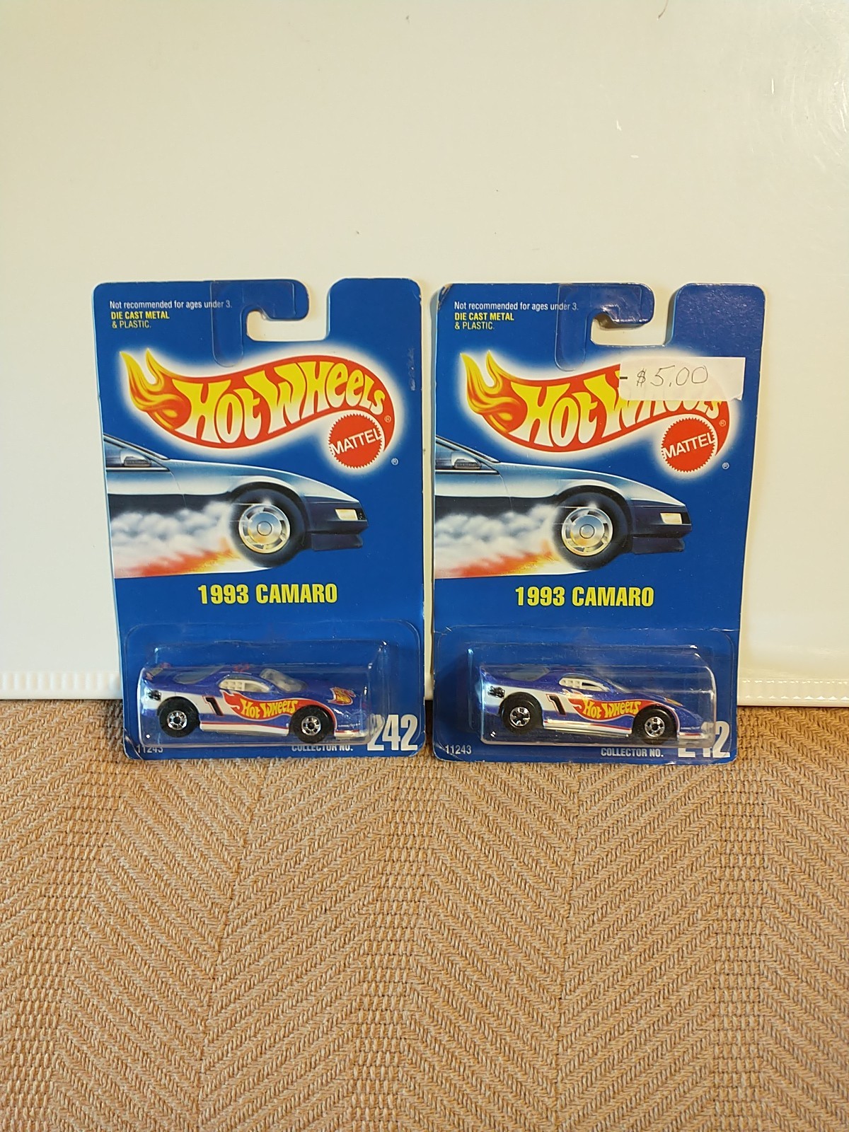 1991 Mattel Hot Wheels Die Cast Metal & Plastic Set Of 2 1993 Camaro #242
