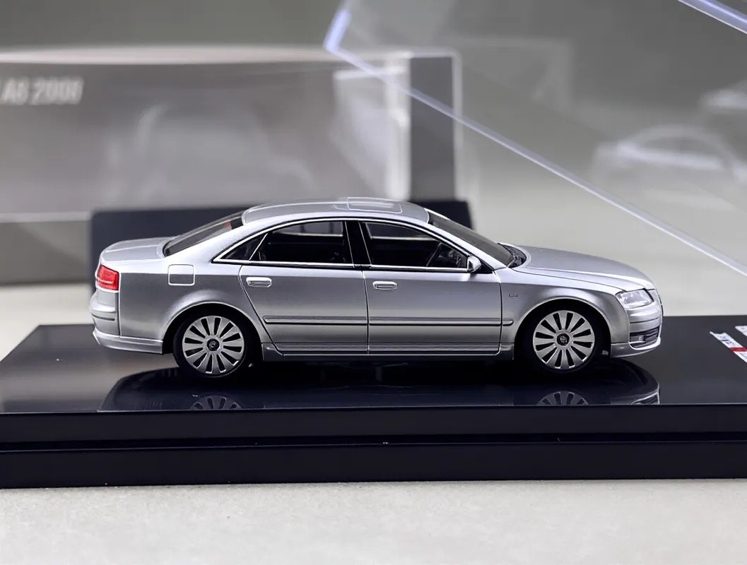 MH 1:64 Silver S8 2008 Luxury Sedan Sports Model Diecast Metal Car