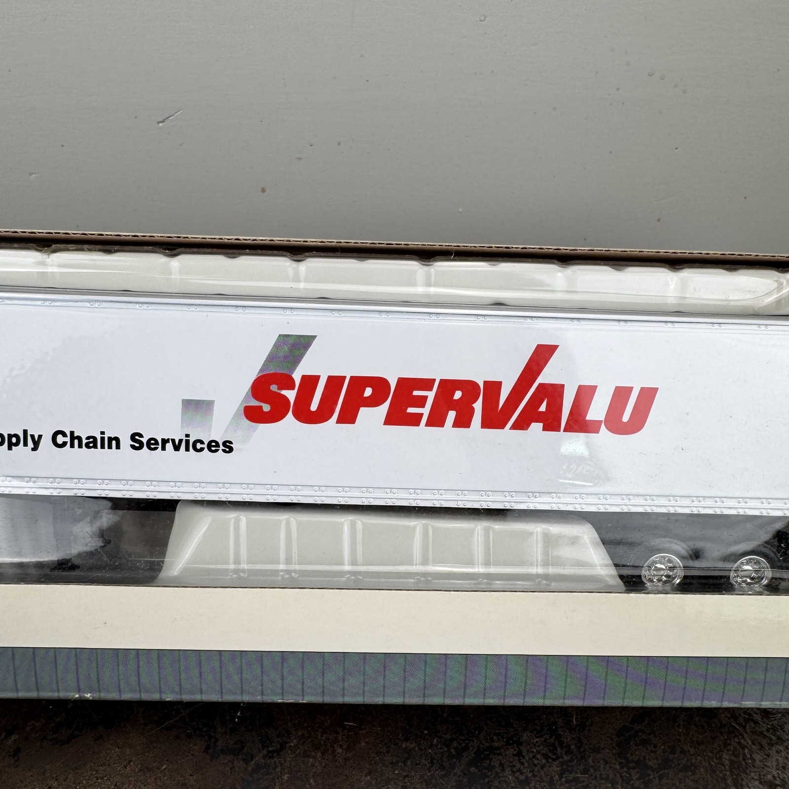 SpecCast SUPERVALU International 8600 Truck w/ Trailer 1:64 #34536