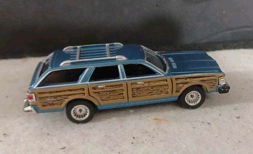 Motor Max American Graffiti 1:64 Scale 1979 Chrysler LeBaron (Rare Blue)