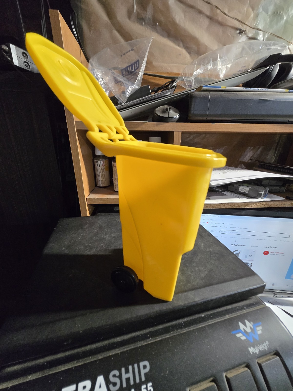 Rehrig Mini Waste Management Trash Cart Desk Yelliw 100 Ml Replica