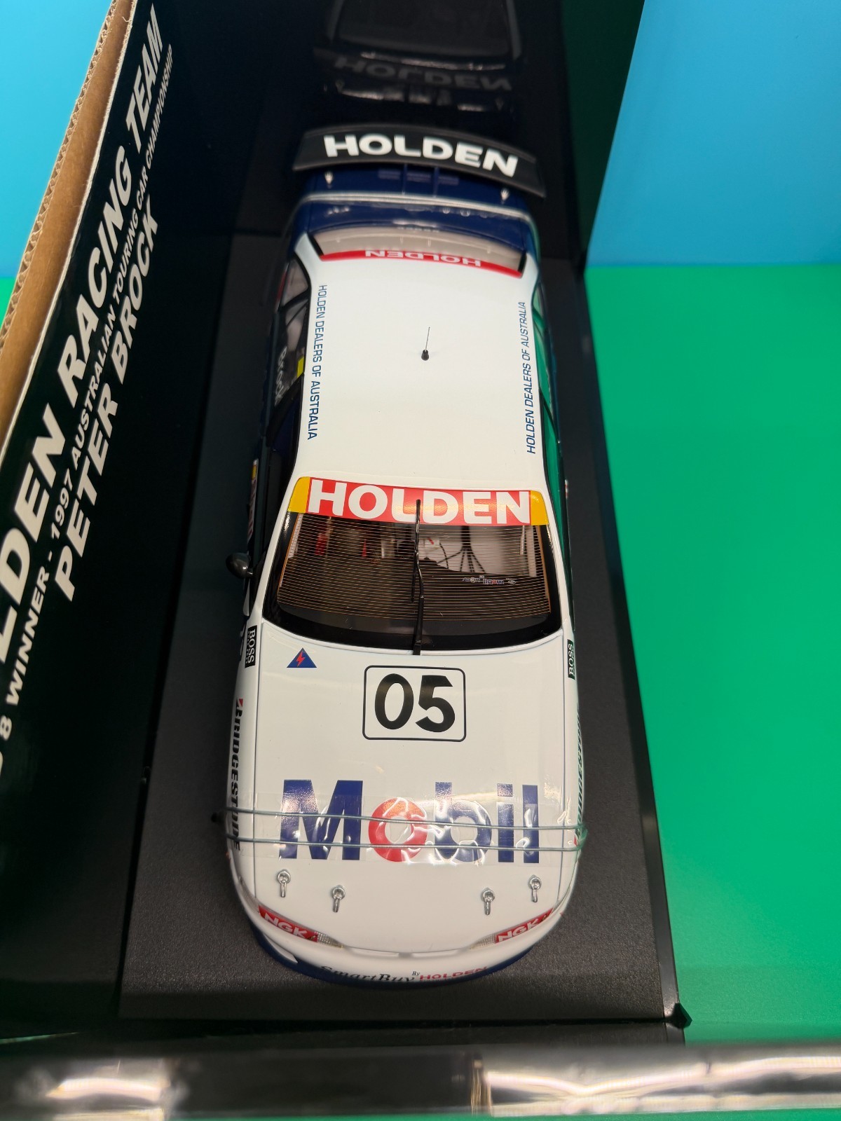 Biante 1:18 Peter Brock Holden VS Commodore HRT 1997 Round 8 Winner #05 COA LE
