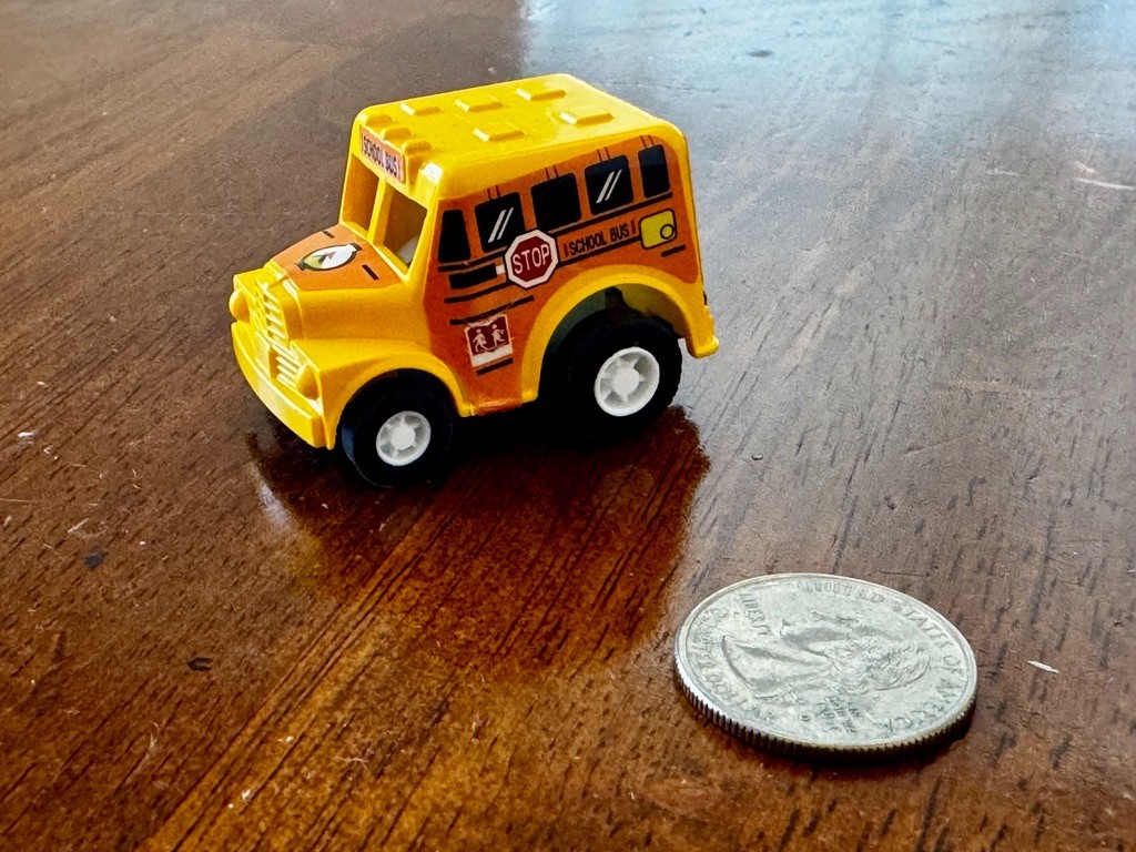 [FUNCORN TOYS] Superveloci 12 PACK – PullBack Microtraffic Trucks – Party Favors