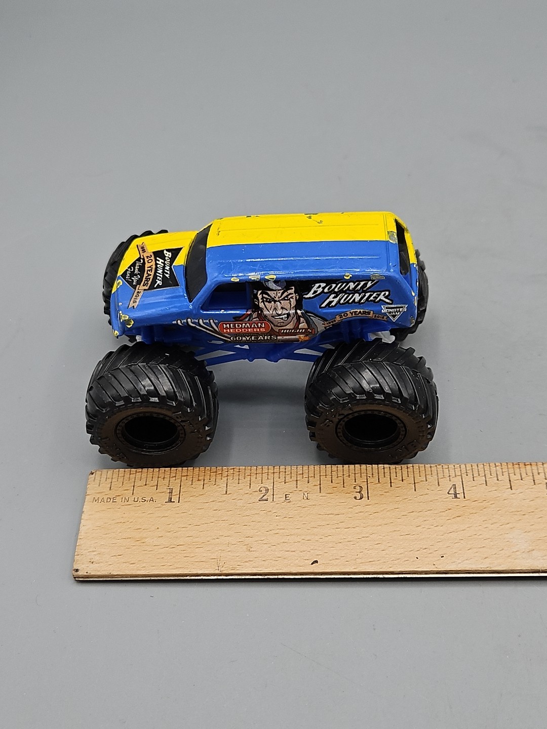 bounty hunter monster jam 1:64 diecast 20 years blue and yellow