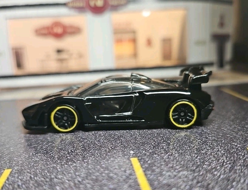 2025 Hot Wheels 2016 McLaren Senna Black HW Motor Show Diecast Race Car