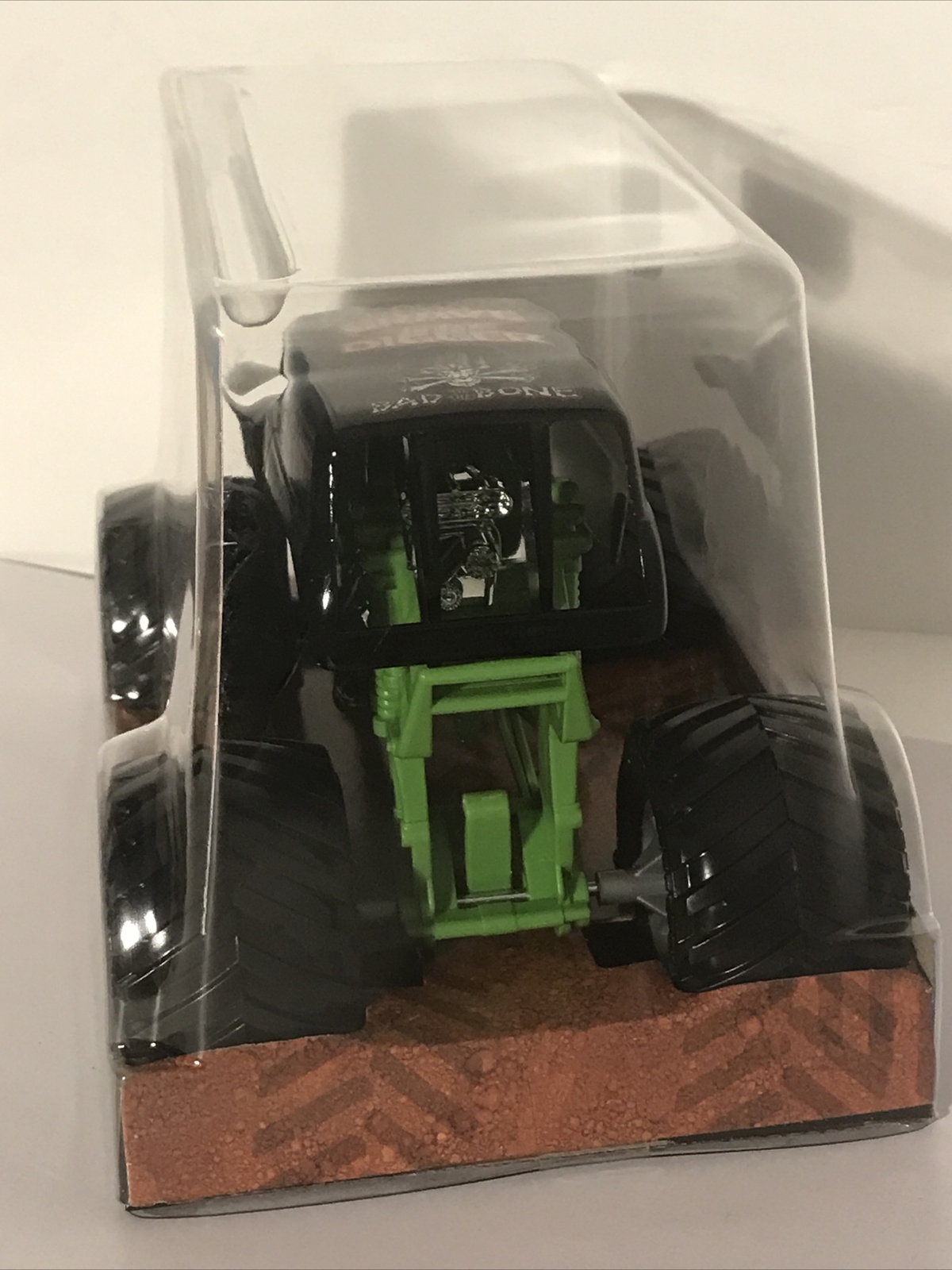 Monster Jam Grave Digger Monster Truck 1:24 Scale Diecast Vehicle By Spin Master