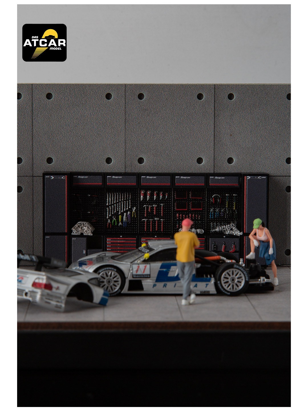 1:64 Scale Auto Repair Workshop Mini Garage Scene Figure Model Creative Ornament