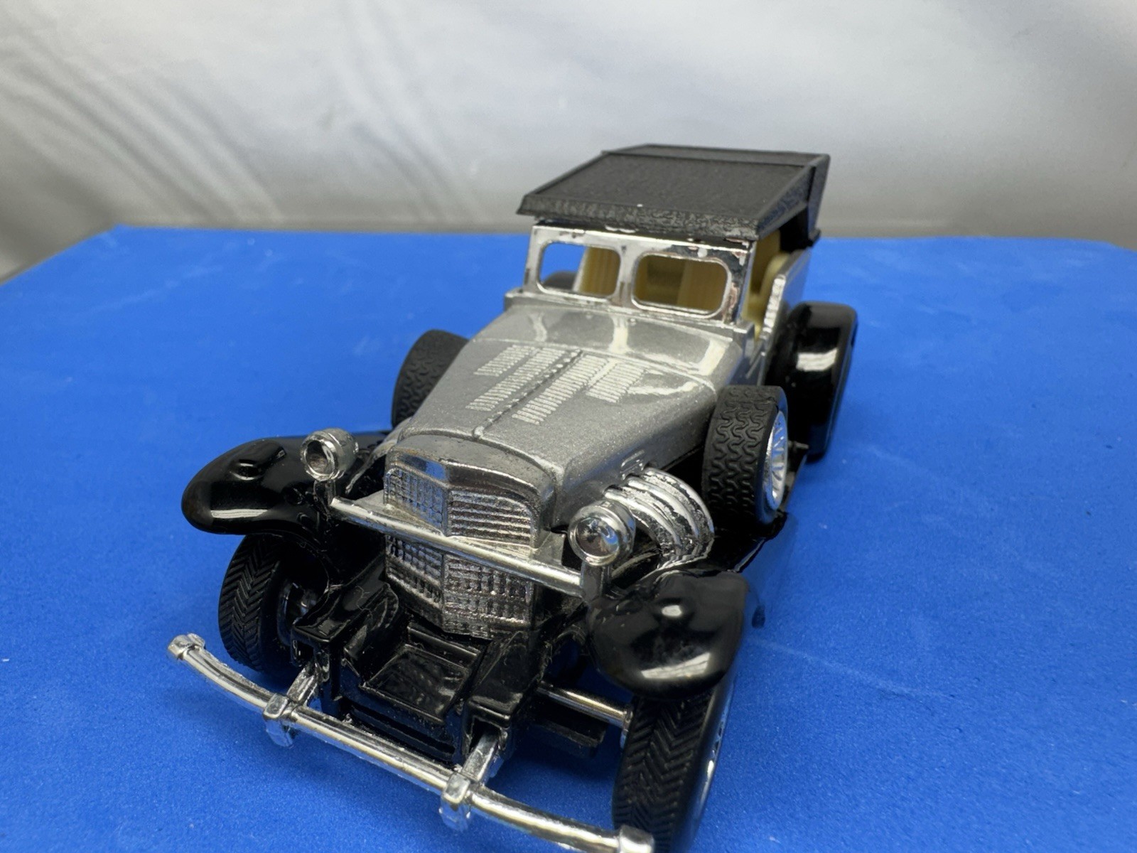 Roadster Convertible Black & Silver Hard Top Diecast Friction Toy Car