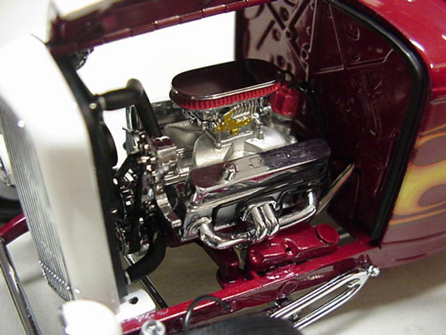 FORD EDELBROCK BRIZIO 1932 NICE HIGHBOY STREET ROD METAL ROADSTER 1-18 GMP