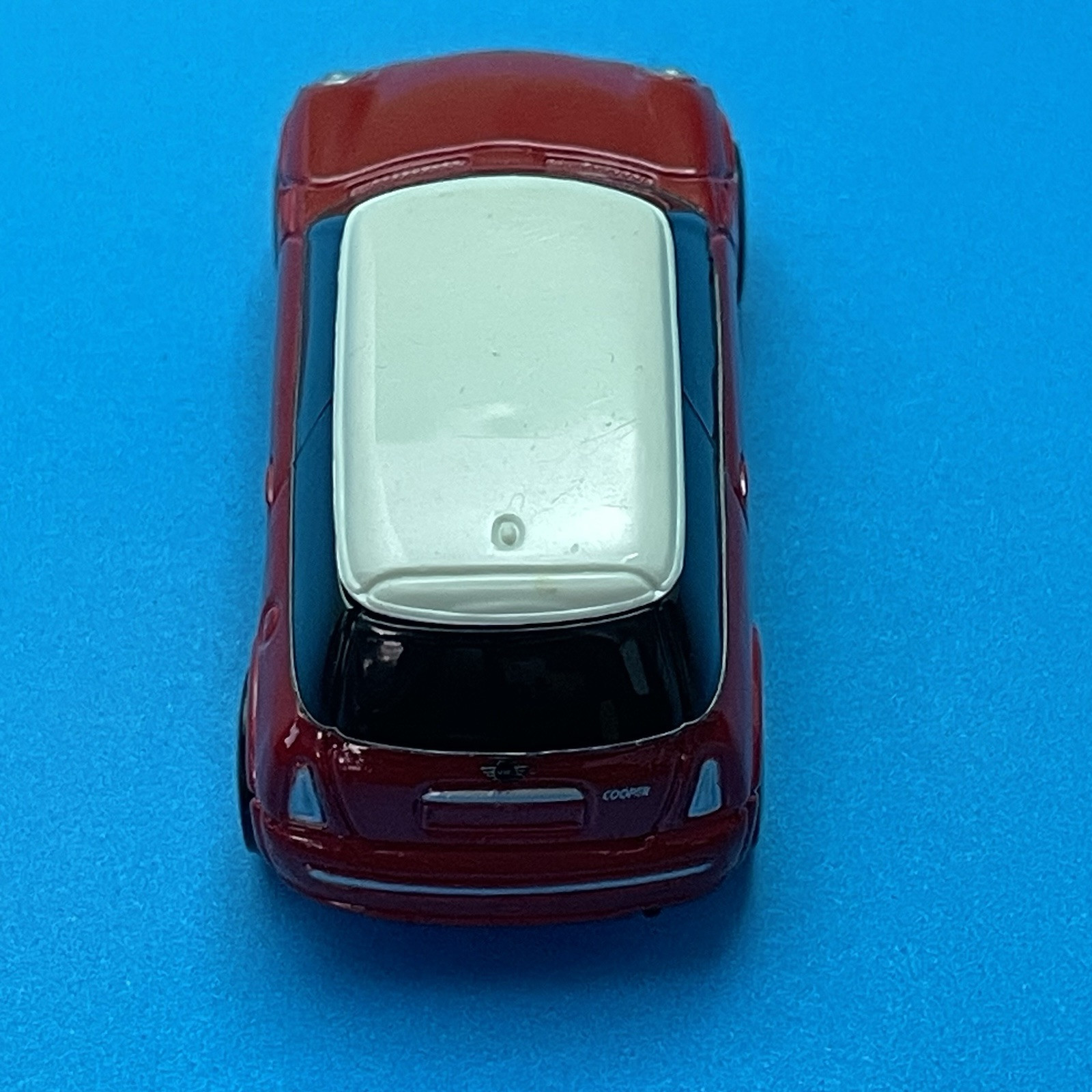 2001 Maisto Mini Cooper Metallic Red Diecast Car with White Top detailed Loose